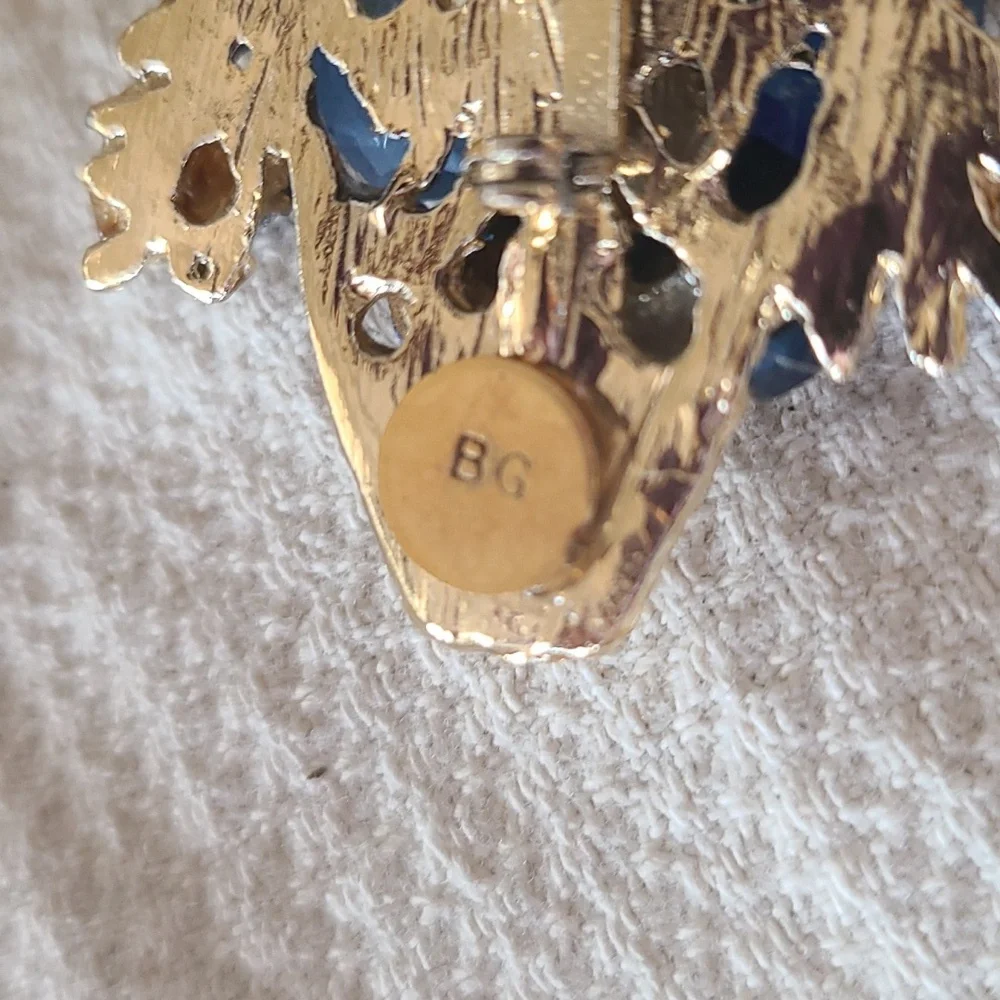 BG Rhinestone Pin - Picture 4 of 8